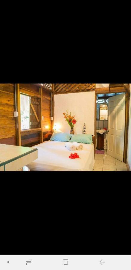 Hostal Cecilia Puerto Viejo de Talamanca Ngoại thất bức ảnh