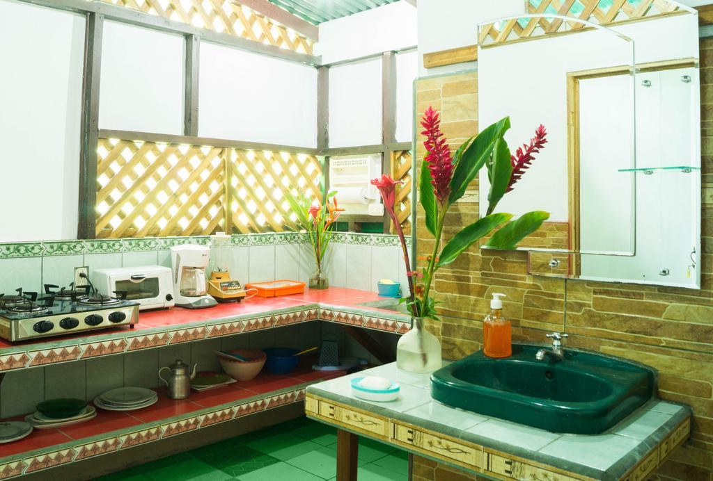 Hostal Cecilia Puerto Viejo de Talamanca Ngoại thất bức ảnh
