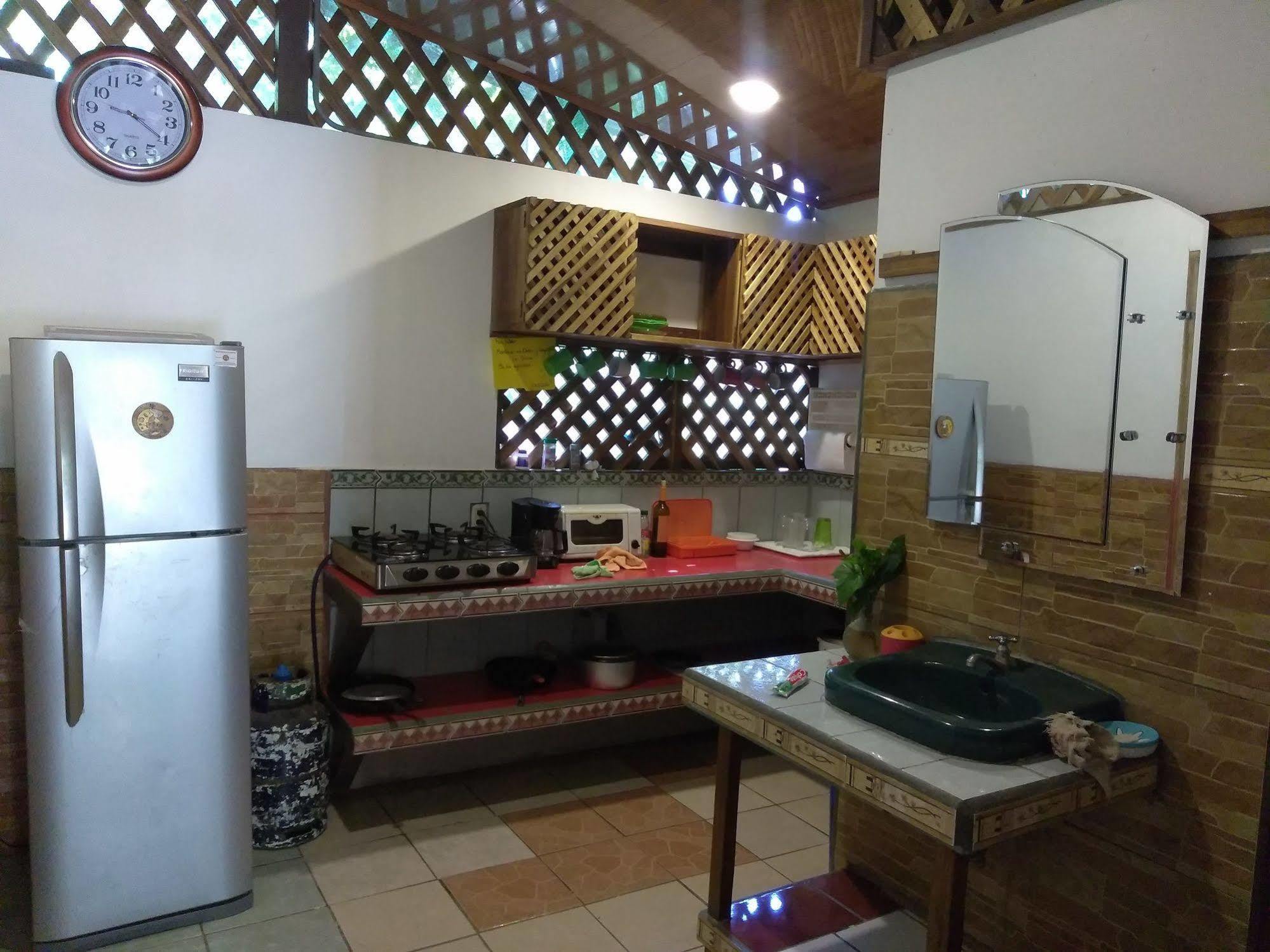 Hostal Cecilia Puerto Viejo de Talamanca Ngoại thất bức ảnh