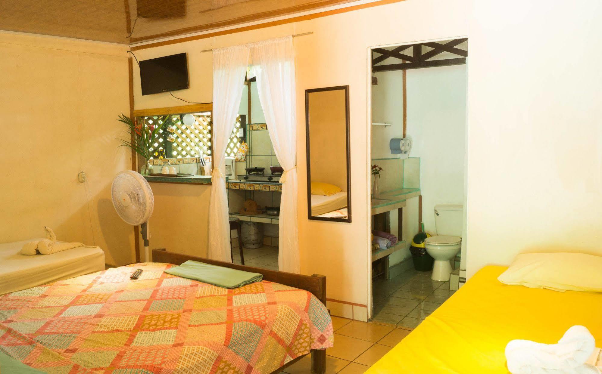 Hostal Cecilia Puerto Viejo de Talamanca Ngoại thất bức ảnh